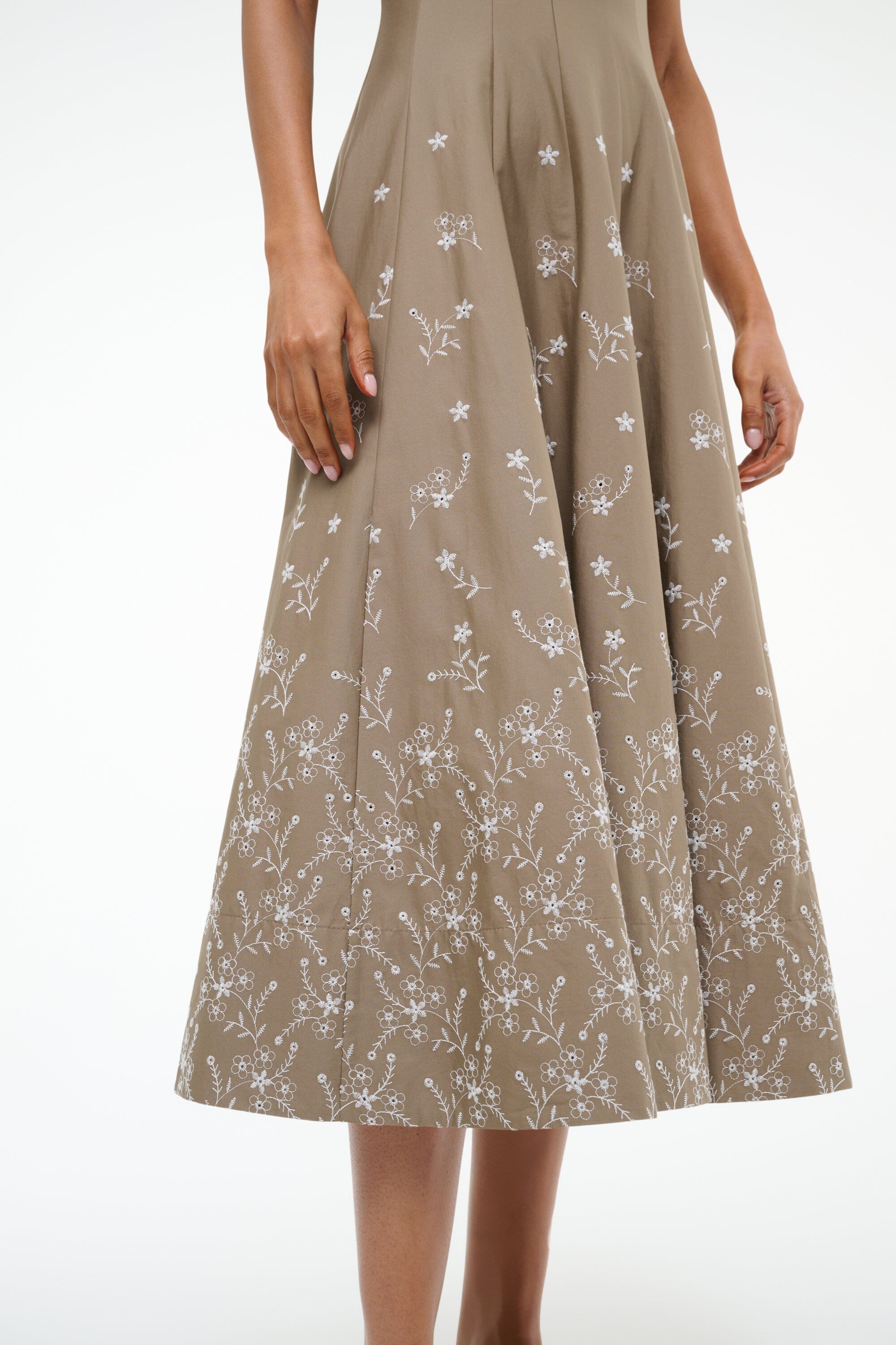 WELLS DRESS TAUPE EMBROIDERY - STAUD online